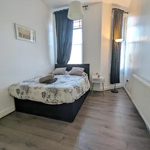 Apartment 2 Bedroom In A Supurb Area Of, Cardiff